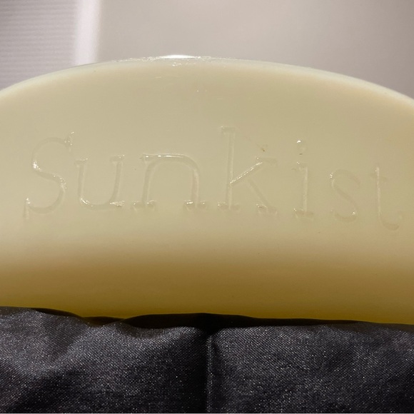 McKee Large Vintage Uranium Yellow Custard Glass Sunkist Juicer Citrus Reamer - Picture 9 of 12